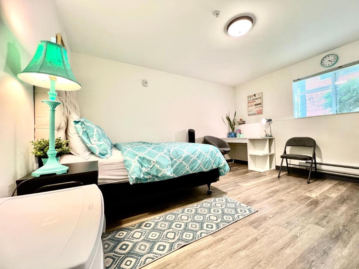 Private Room With Shared Bathroom On The 1St Floor 10 Minutes Walk To University Of Washington Seattle Exterior photo